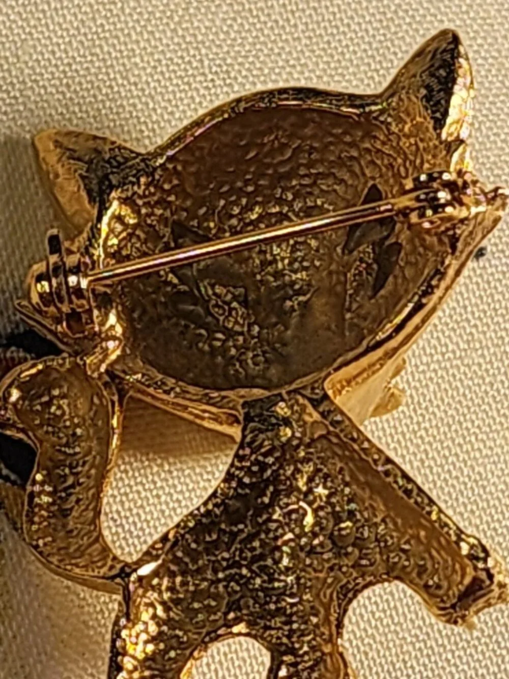 VINTAGE Gold-Tone Cat Brooch With Distinctive Green Rhinestone Eyes